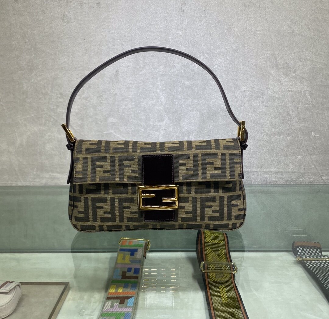 FENDI 26X15x4
